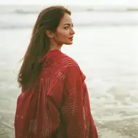 Soal musik, Enzy Storia lebih nyaman dan emosional dengan lagu-lagu ballad.