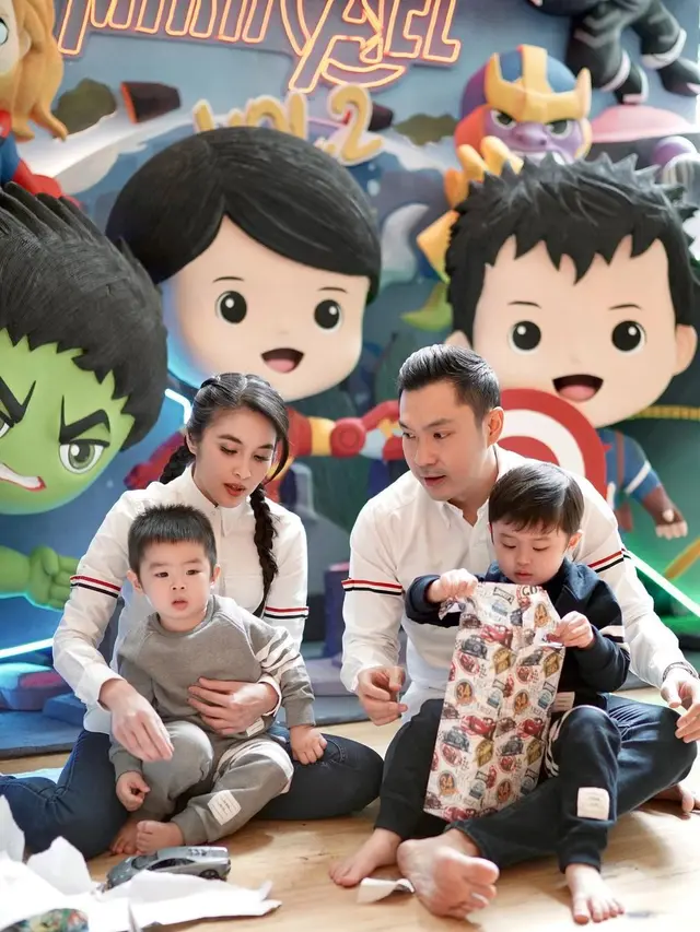 [Fimela] Ultah Mikhael Moeis Anak Sandra Dewi