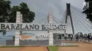 Plang nama yang berada di jembatan Barelang di Batam, Kepri (15/4). Jembatan ini menghubungkan sejumlah pulau yaitu Pulau Batam, Pulau Tonton, Pulau Nipah, Pulau Rempang, Pulau Galang dan Pulau Galang Baru. (Liputan6.com/Herman Zakharia)
