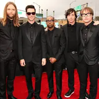 Maroon 5 (via theriffrepeater.com)