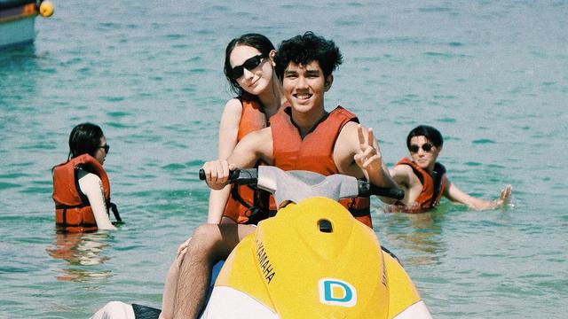 Bintang Dari Jendela SMP Liburan di Tanjung Benoa, Bali (Foto: Instagram/@aaditzky/@its_lauramoane2)