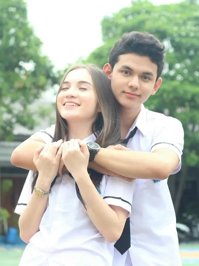 Main Series Bareng, Ini 6 Potret Kebersamaan Elina Joerg dengan Alzio Faaz