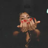 Ilustrasi desain nail art | unsplash.com/@seteales