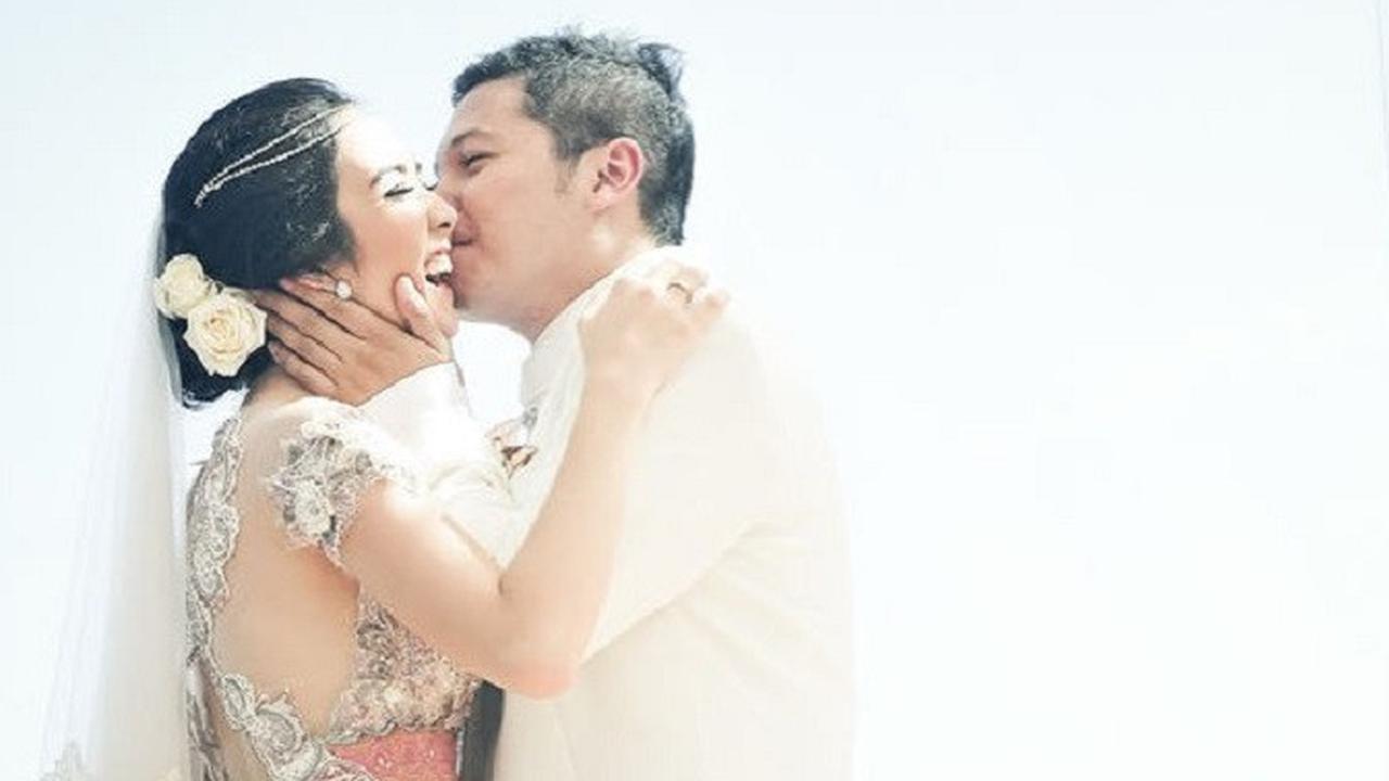 [Bintang] Kerap Diterpa Gosip, Ini 8 Potret Romantis Gading Marten dan Gisella Anastasia