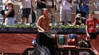 Naomi Osaka Sulap Lapangan Tenis French Open 2026 Jadi Runway dengan Gaun Berlapis Gaun