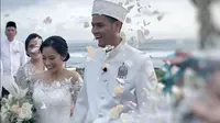 Inspirasi Pesta Pernikahan di Tepi Pantai Bali ala Asta RAN dan Istri