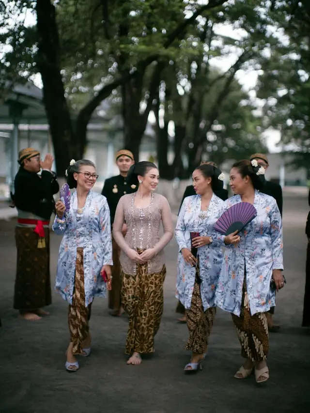 Celine Evangelista berkebaya (Instagram/celine_evangelista)