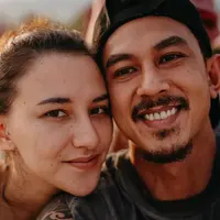 Potret Dahlia Poland dan suami (Sumber: Instagram/dahliachr)