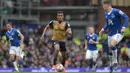 Pemain Arsenal, Alex Iwobi mencetak satu gol saat Arsenal menundukan Everton pada lanjutan liga Inggris pekan ke-31 di Stadion Goodison Park, Liverpool, Sabtu (19/3/2016)WIB. (AFP/Oli Scarff)