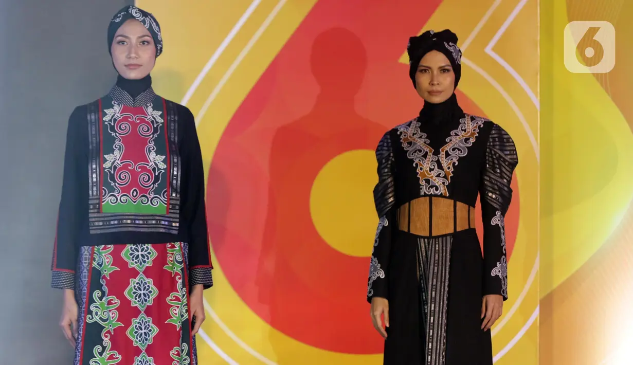 <p>Model berpose mengenakan busana rancangan Wignyo saat peragaan busana dalam gelaran Festival 6 2023 di Senayan Park, Jakarta, Minggu (9/7/2023). (Liputan6.com/Helmi Fithriansyah)</p>