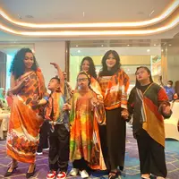 Sambut Hari Kemerdekaan, Carys Cares gelar fashion show dengan baju lukisan karya anak-anak down syndrome. (Dok/fimela.com/Hilda Irach).