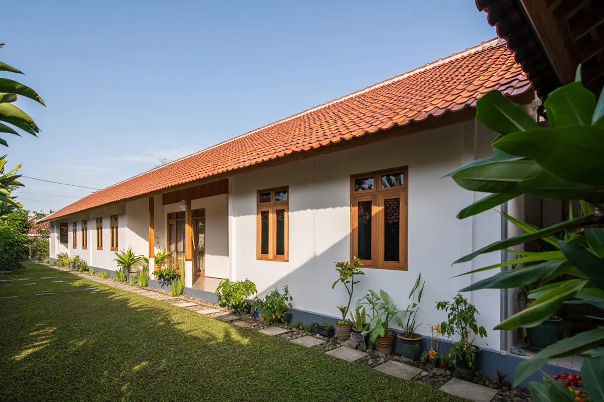 Desain Rumah Desa Memanjang yang Cocok untuk Tanah Sempit