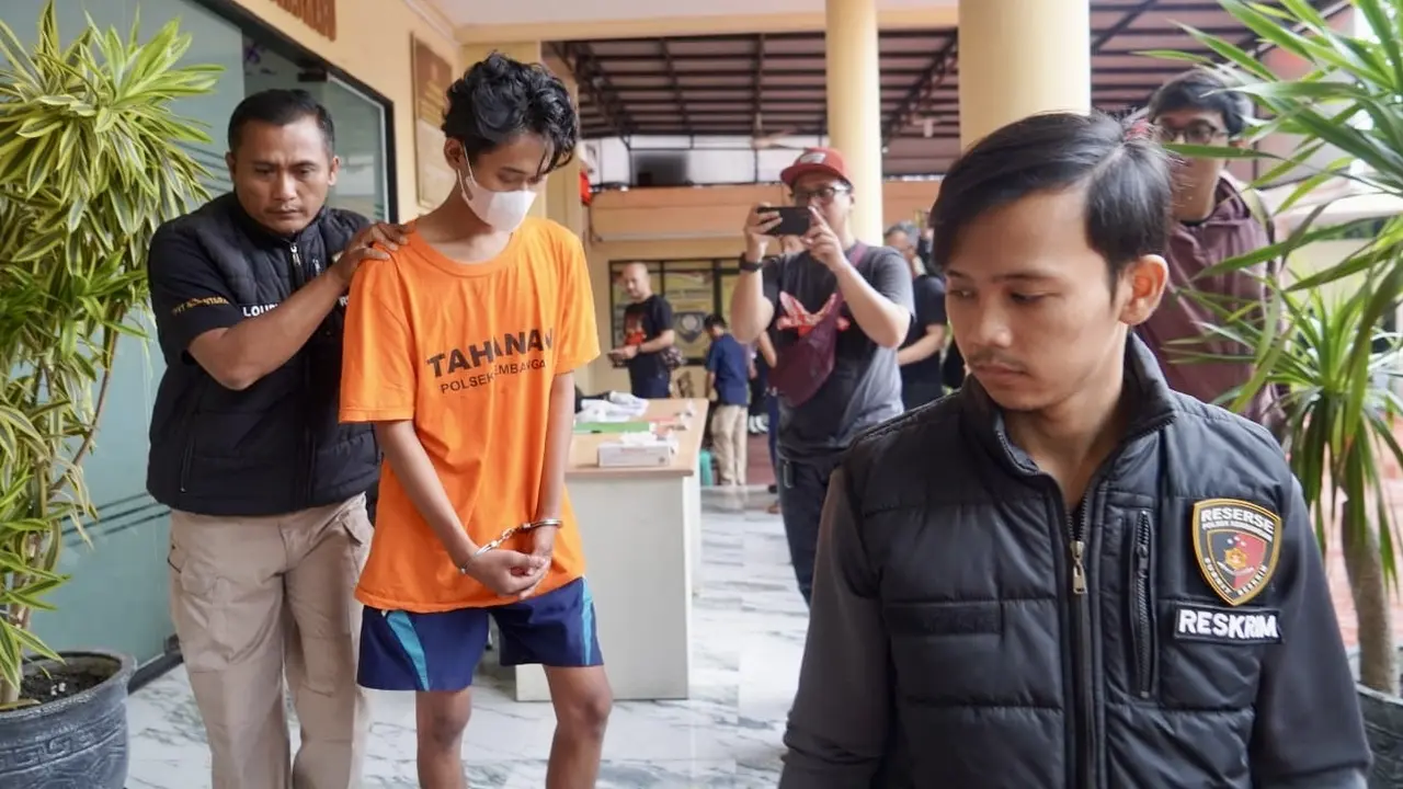 Polres Metro Jakarta Barat menangkap seorang pria yang membakar warung kelontong lantaran tak diberi utang rokok.