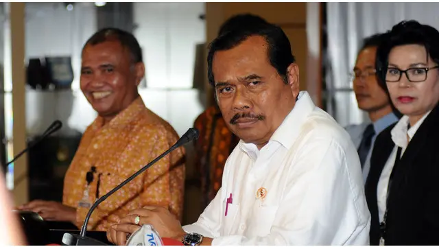 Jaksa Agung, HM Prasetyo mengaku, pihaknya sudah mempertimbangkan ‎sejumlah langkah sebelum mendeponering atau mengesampingkan kasus yang menjerat 2 eks pimpinan KPK, Abraham Samad dan Bambang Widjojanto.