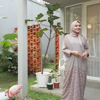 Inspirasi baju Lebaran dari desainer ternama tanah air. (sumber foto: @riamiranda)