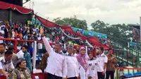 Menteri Pemuda dan Olahraga, Imam Nahrawi, membuka Pekan Paralimpik Nasional (Peparnas) 2016 di Stadion Siliwangi, Bandung, Sabtu (15/10/2016). (PON-Peparnas)