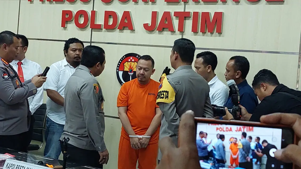 Wahyu Kenzo saat diamankan di Mapolda Jatim. (Dian Kurniawan/Liputan6.com)