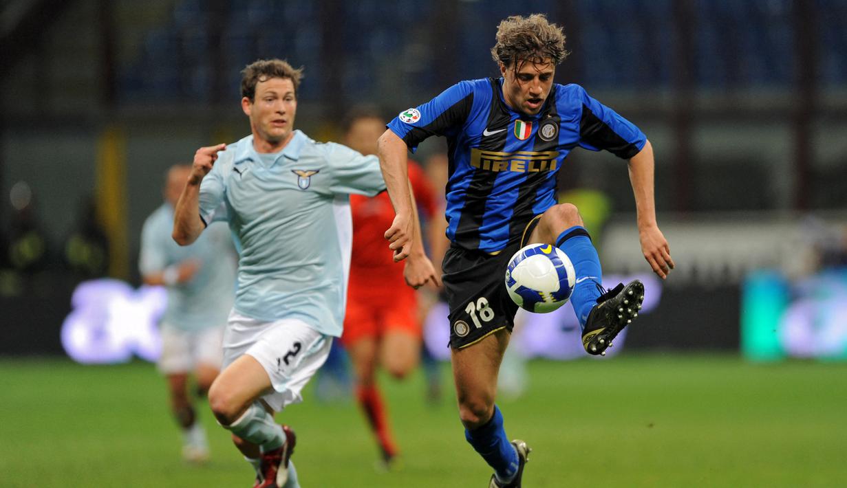 Stephan Lichtsteiner bergabung dengan Juventus pada tahun 2011. Ia dibeli dari Lazio dengan biaya10 juta euro. Ia kemudian menjadi salah satu pemain penting di Turin dengan mencatatkan 259 penampilan dan mencetak 15 gol. (Foto: AFP/Guiseppe Cacace)