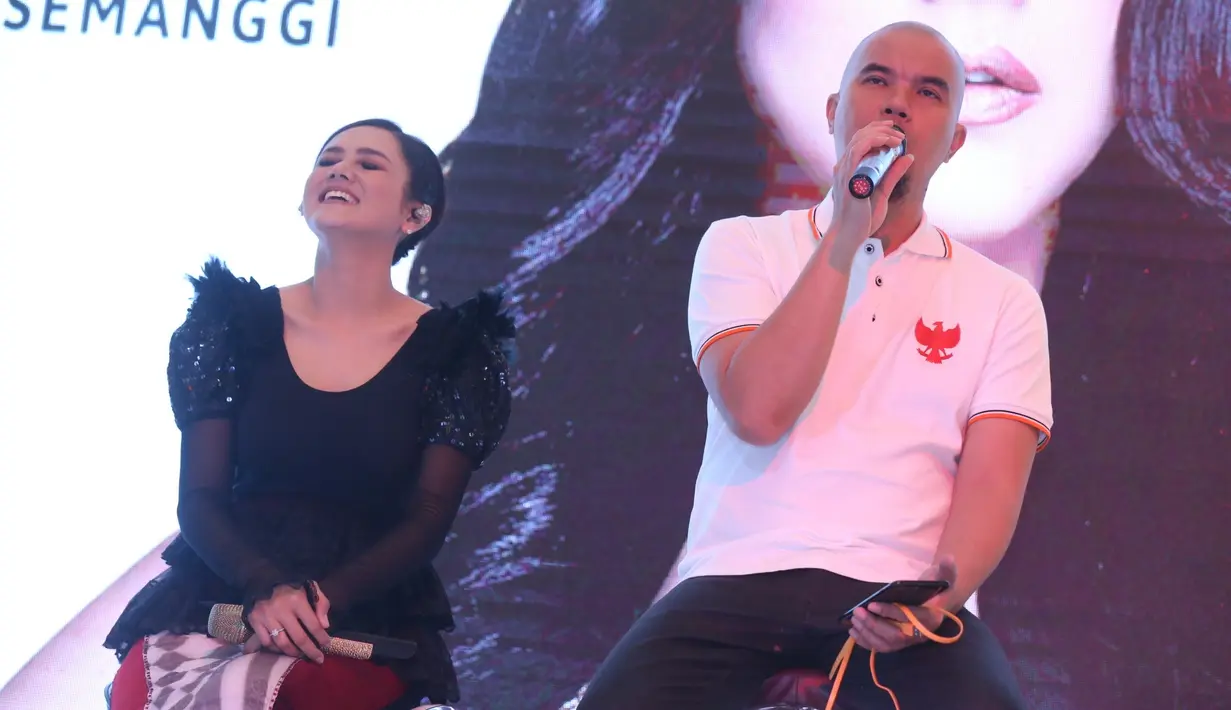 "Harganya mahal!" kata Mulan Jameela, dengan nada bercanda di acara konferensi pers peluncuran album 99 Volume 2 "Patience", Rabu (2/5/2018). (Nurwahyunan/Bintang.com)