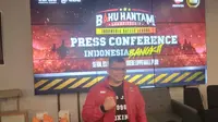 Legenda tinju Indonesia, Chris John ditemui awak media di sela acara konferensi pers Baku Hantam Championship 2023 di Jakarta, Senin (3/7/2023). (Bola.com/Hery Kurniawan)