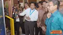 Citizen6, Jakarta: Wapres RI, Boediono beserta Menko Perekonomian, Hatta Rajasa sedang mendapat penjelasan dari Manajer Senior Komunikasi Korporat PLN, Bambang Dwiyanto, tentang program unggulan PLN 2011, di JCC Senayan, Jakarta, Selasa (12/4).(Pengirim: 