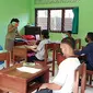 Foto: Pelajar berkebutuhan khusus di SLB Beru, Kabupaten SIKKA NTT sedang mengikuti kegiatan belajar mengajar (Liputan6.com/Dion)