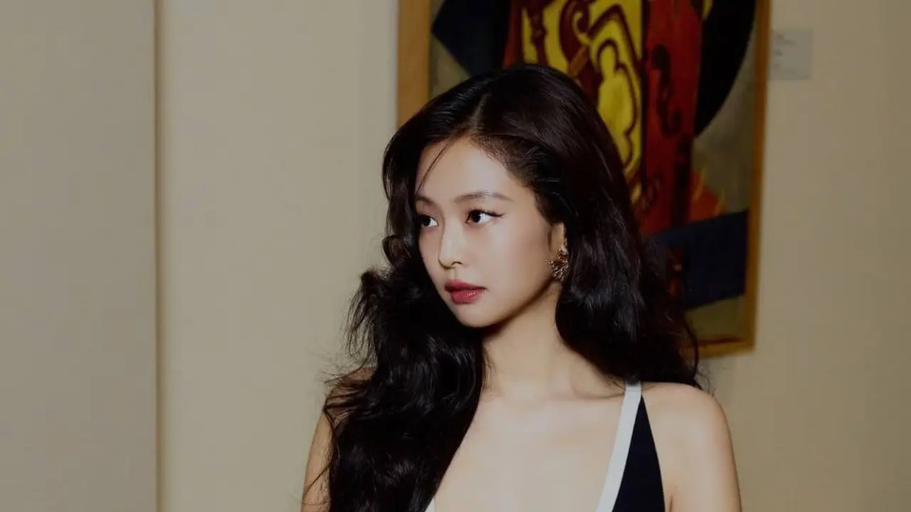 Detail Aksesori Serba Emas Jennie BLACKPINK di CHANEL Métiers d'art Show, Totalnya Tembus Ratusan Juta