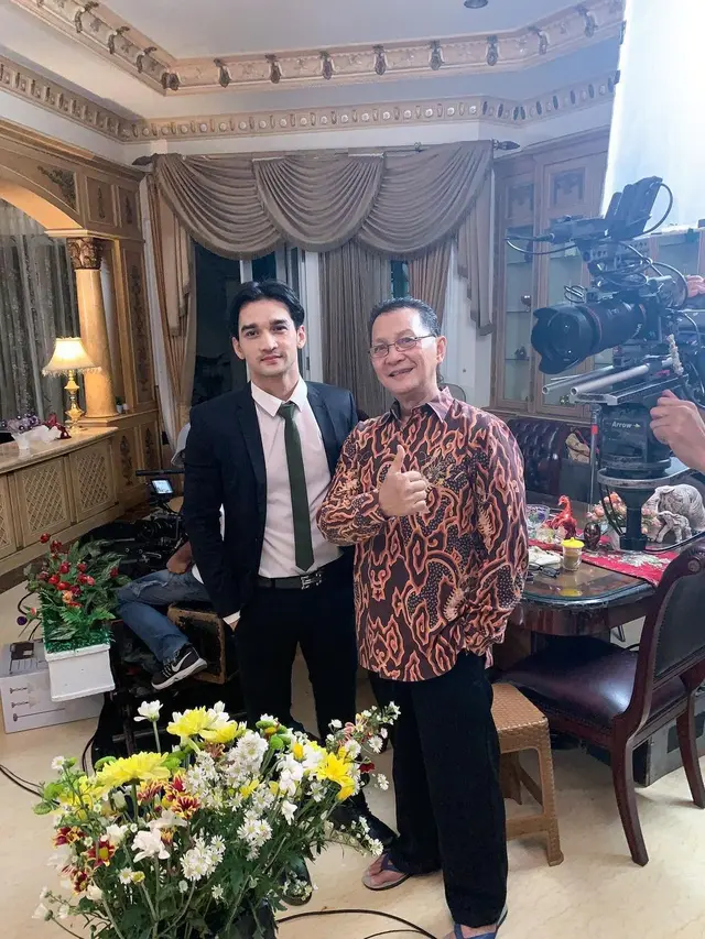 7 Potret Kebersamaan Rexy Rizky dengan Pemain Cinta Amara di Balik Layar, Kompak