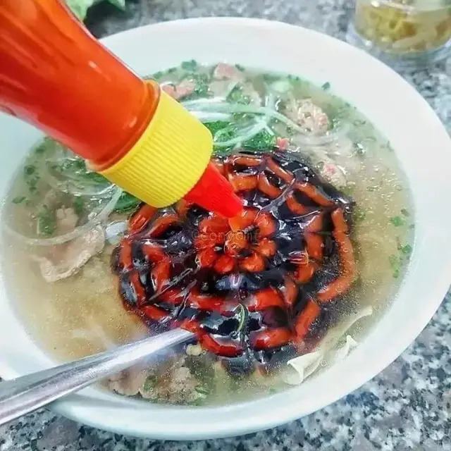 6 Potret Hiasan Makanan Nyeleneh Ini Bikin Tepuk Jidat, Estetik Tapi Kocak