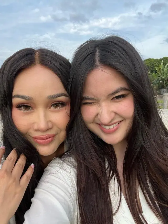 Potret Stephanie Poetri dan Titi DJ (Sumber: Instagram/stephaniepoetri)