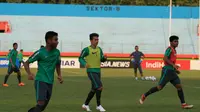 Egy Maulana Vikri menjalani latihan bersama Timnas Indonesia U-19, Rabu (11/7/2018) di Stadion Gelora Delta, Sidoarjo. (Bola.com/Zaidan Nazarul)