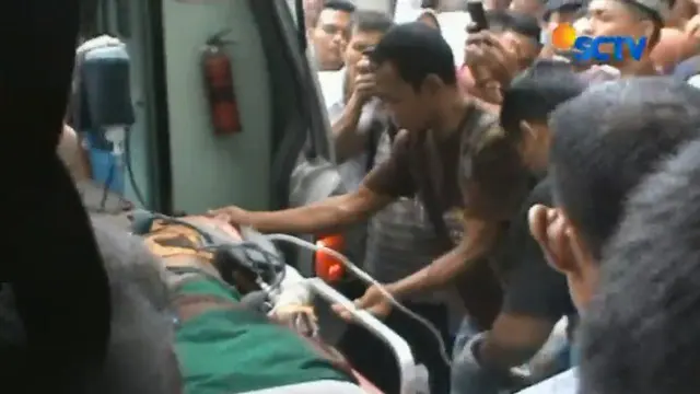 . Wakil Gubernur Aceh, Nova Iriansyah sempat menjenguk para korban di Rumah Sakit Zainul Abidin.