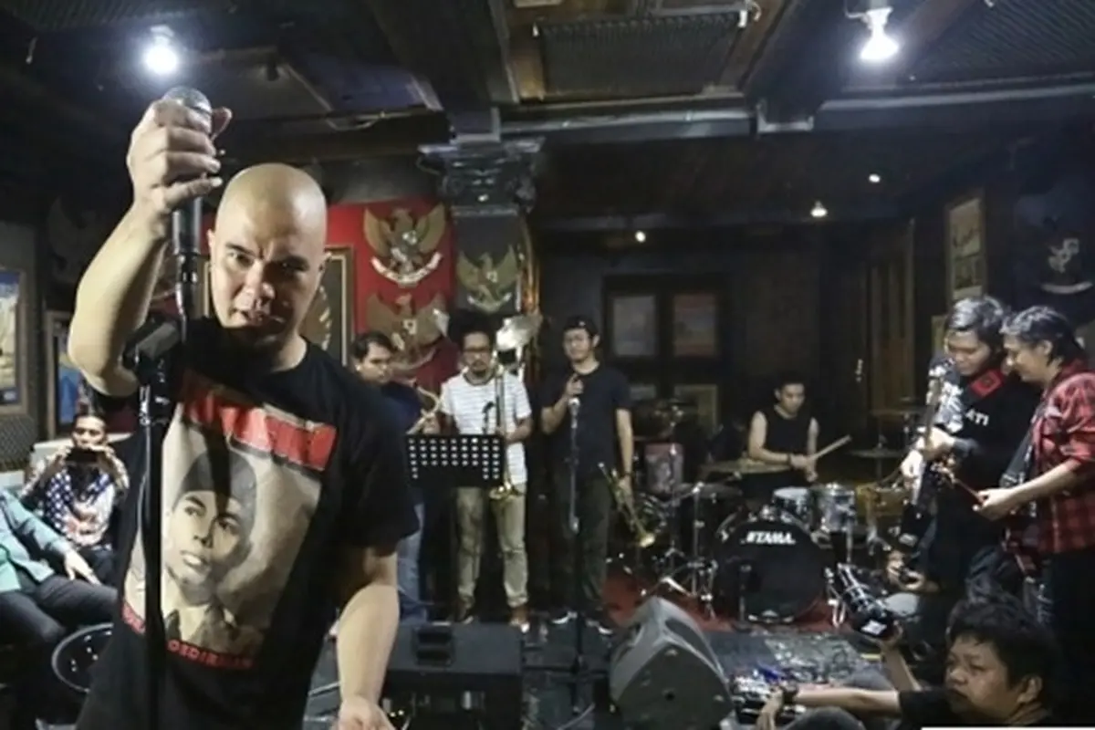 6 Momen Ahmad Dhani Latihan Musik Usai Bebas dari Penjara, Bareng T.R.I.A.D Band