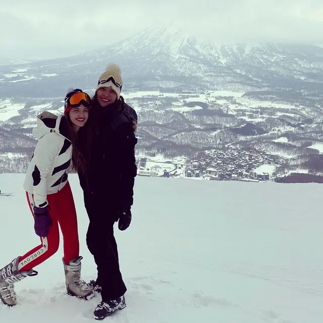 Nia Ramadhani dan Janna Soekasah Joesoef. (Foto: Instagram @ramadhaniabakrie)
