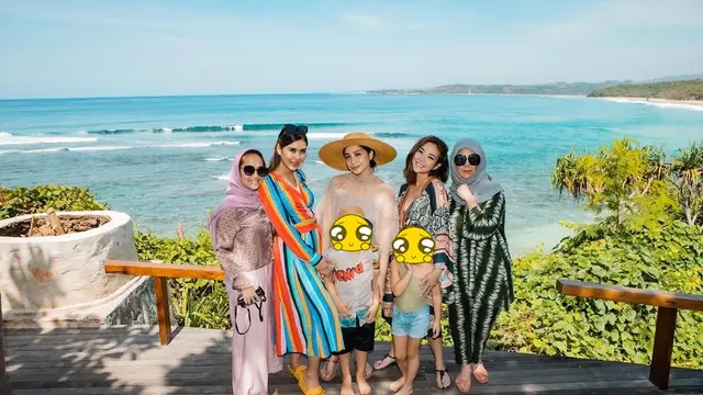 7 Potret Liburan Syahnaz Sadiqah di Sumba, Dari Snorkling Hingga Berkuda