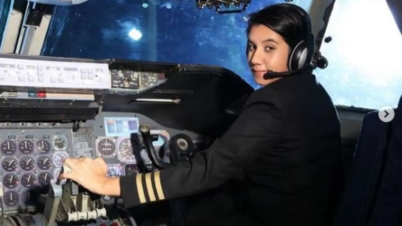 Mengenal Sosok Ayesha Aziz, Pilot Wanita Muslim Termuda di India