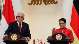 Menlu Retno LP Marsudi dan Menlu Jerman Frank Walter Steinmeir membahas persoalan bilateral di bidang ekonomi, Jakarta, Senin (3/11/2014). (Liputan6.com/Faizal Fanani) 
