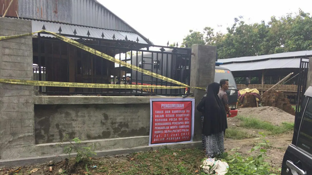 98 Polisi Amankan Proses Penyitaan Rumah Mewah Gembong Narkoba 