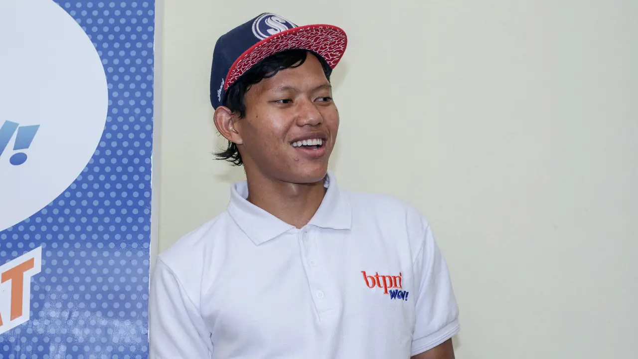 Gelandang Barito Putera, Adam Alis