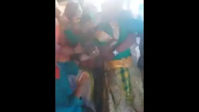 [Bintang] Video Viral: Tiba-tiba Mempelai Pria Pingsan di Pelukan Mantannya