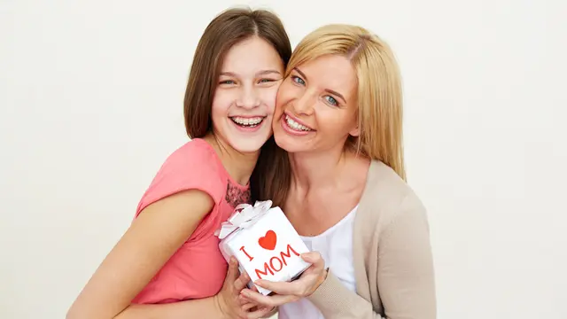 Tips Menjelaskan Menstruasi pada Anak Perempuan