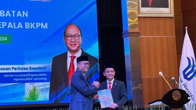 Prosesi serah terima jabatan Menteri Investasi/Kelapa BKPM dari Bahlil Lahadalia kepada Rosan Perkasa Roeslani di Gedung Nusantara, Kementerian Investasi/BKPM, Jakarta, Senin (19/8/2024). (Tira/Liputan6.com)