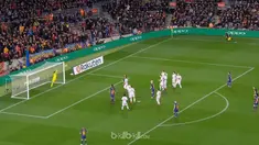 Tendangan bebas cantik Lionel Messi di menit ke-84 pastikan Barcelona lakukan comeback dan pastikan kemenangan 2-1 atas Alaves, da...