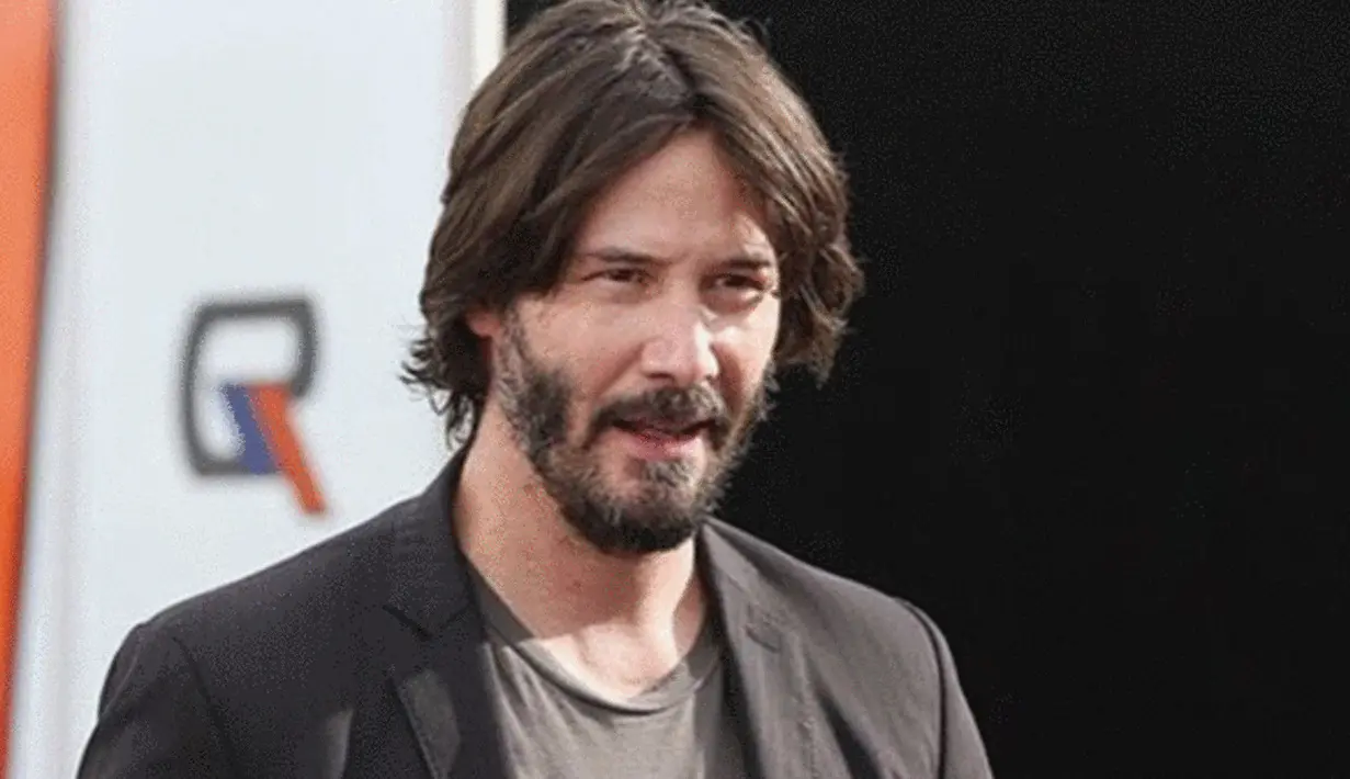 Sumber mengatakan bahwa Halle dan Keanu Reeves dilaporkan benar-benar menutupi hubungan mereka. (MTL Blog)