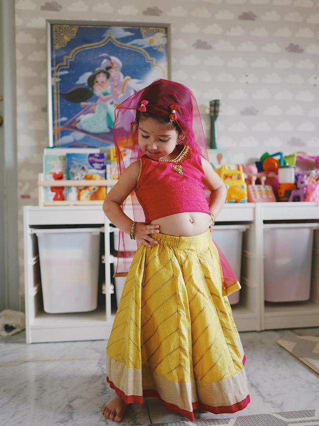 6 Potret Putri Yasmine Wildblood Pakai Busana India Ini Curi Perhatian