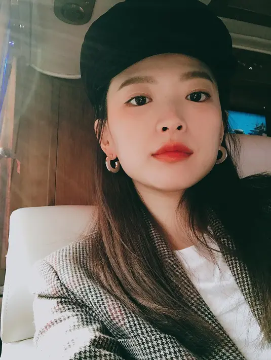 Bahkan Seungri tidak ragu untuk mengajak gadis itu untuk makan bersama. "Aku dekat dengan aktris Chun di pernikahanmu dan kami setuju untuk makan bersama," tuturnya. (Foto: instagram.com/thousand_wooo)