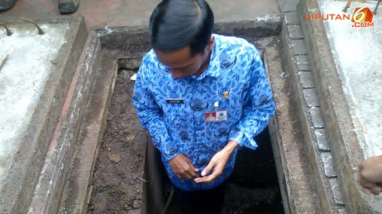 jokowi-masuk-gorong121226a.jpg