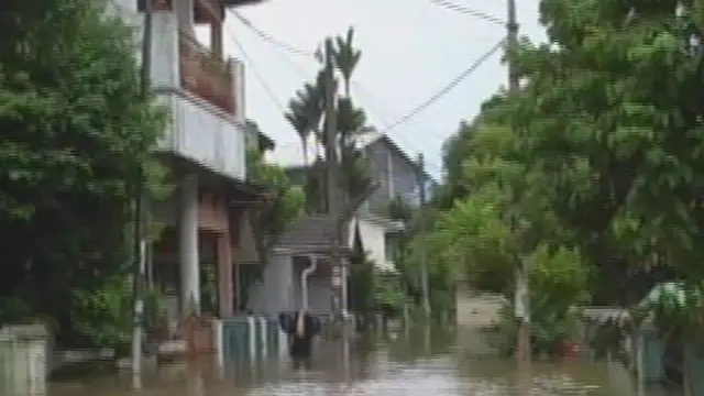 [VIDEO] Perum Ciledug Indah Kembali Terendam, Warga Bertahan