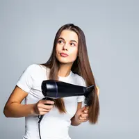 Ilustrasi Mengeringkan Rambut Credit: pexels.com/Sandra