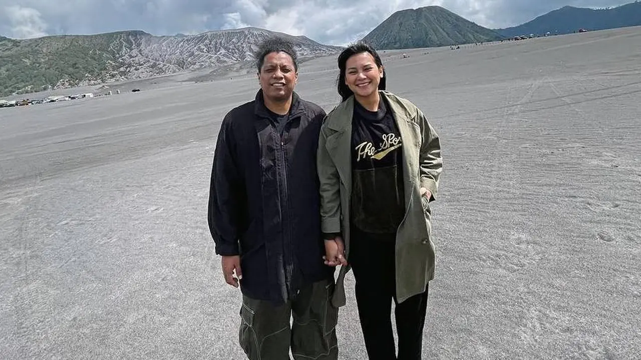 6 Potret Indah Permatasari dan Arie Kriting Ke Bromo, Syuting Film Kejar Mimpi, Gaspol!